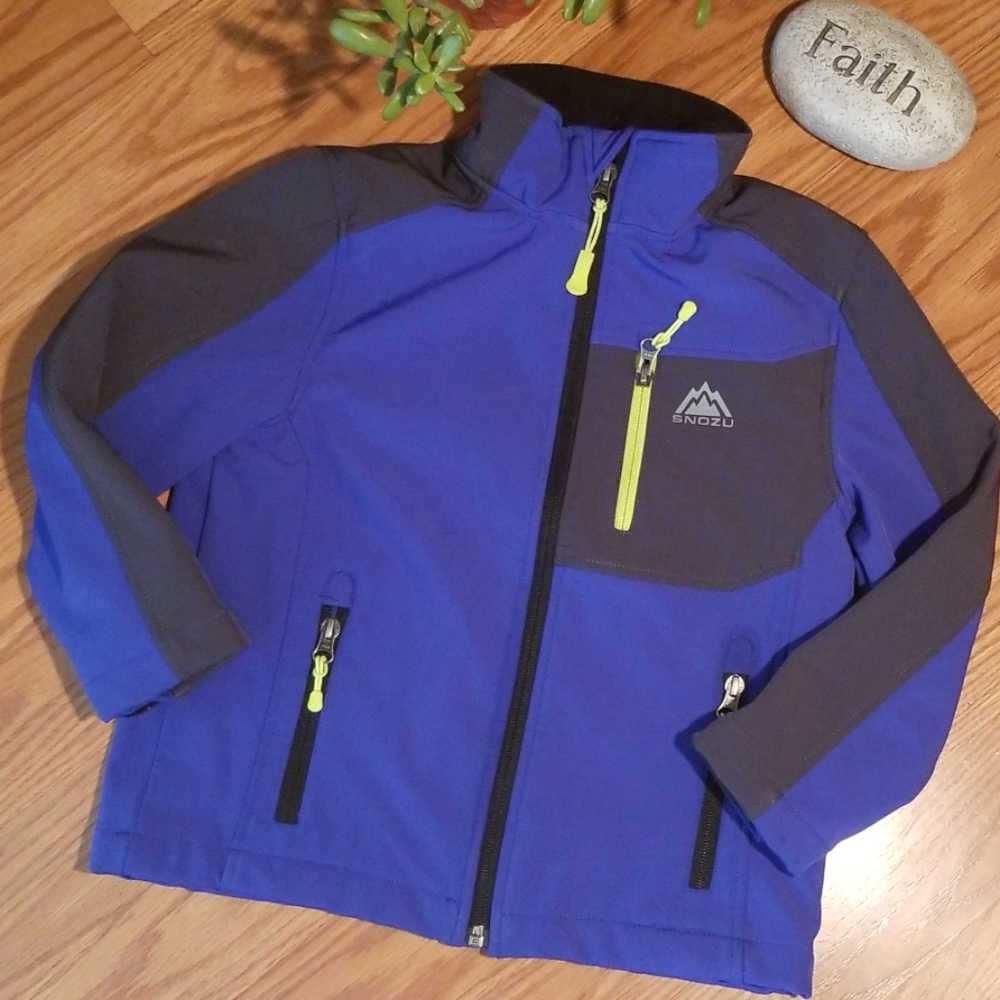 Snozu jacket xs= 5/6‎